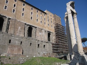 Храм Веспасиана и Тита3