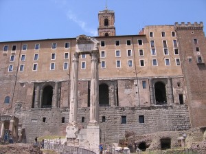 Храм Веспасиана и Тита4